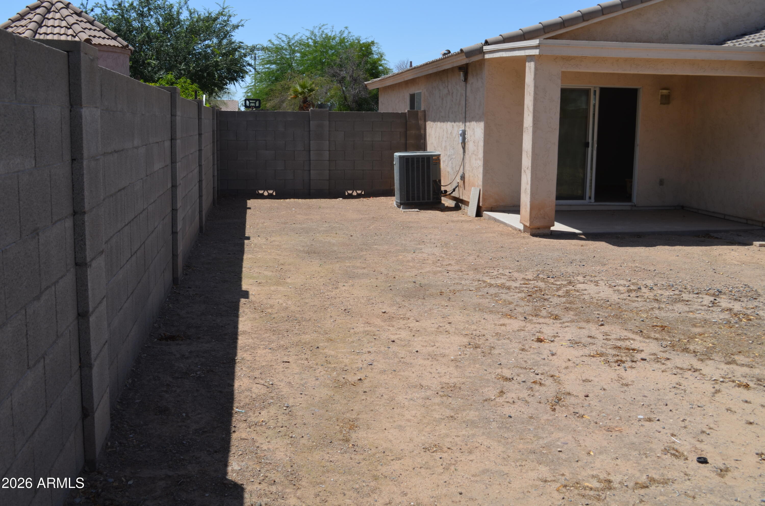 5409 South 11th Street Phoenix, AZ 85040 - Photo 14 of 17 a backyard of a house