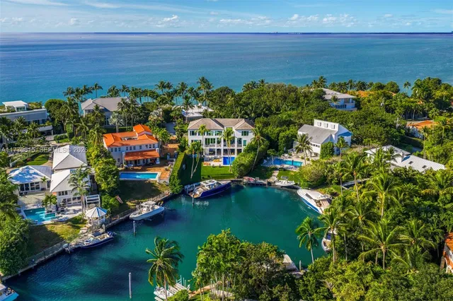 $20,900,000 | 481 South Mashta Drive, Key Biscayne, FL 33149