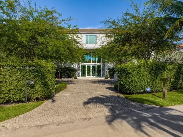 $21,780,000 | 481 South Mashta Drive, Key Biscayne, FL 33149