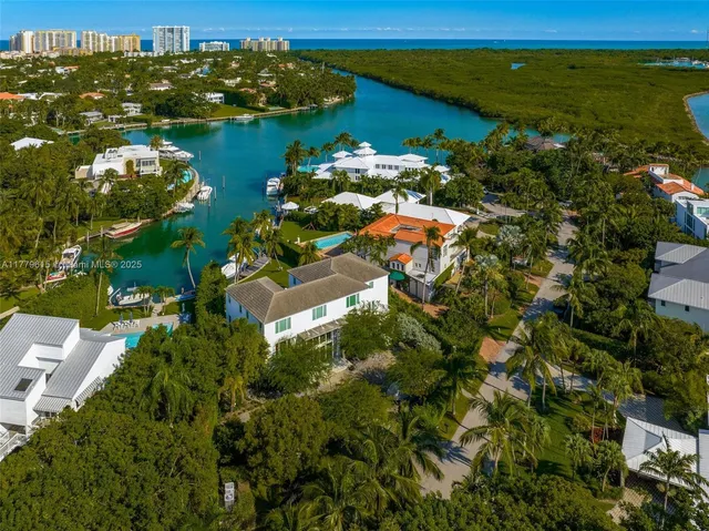 $22,470,000 | 481 South Mashta Drive, Key Biscayne, FL 33149