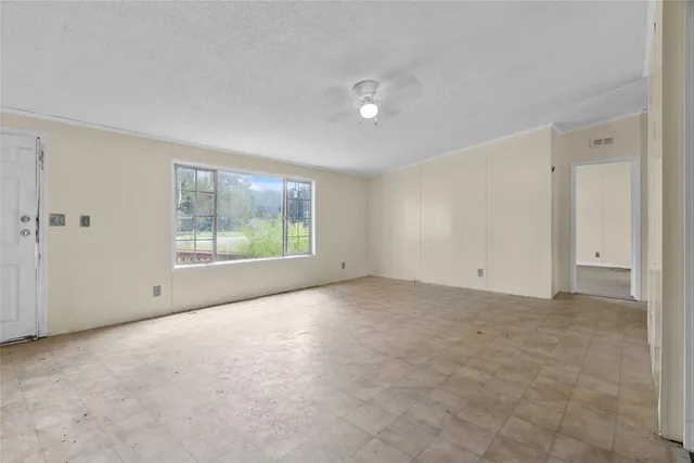 $1,600 | 177 County Road 2803, Cleveland, TX 77327