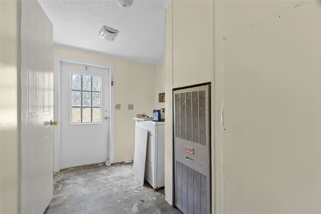 $1,600 | 177 County Road 2803, Cleveland, TX 77327