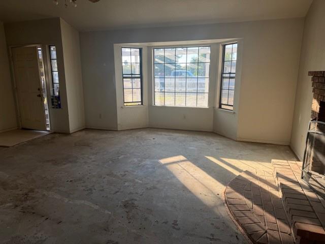 17067 Avon Way Madera, CA 93638 - Photo 4 of 14 an empty room with windows