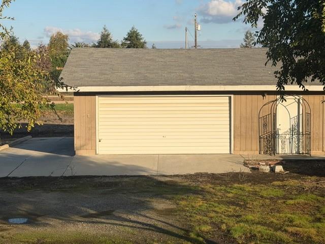 17067 Avon Way Madera, CA 93638 - Photo 10 of 14 a view of a terrace with wooden floor and fence
