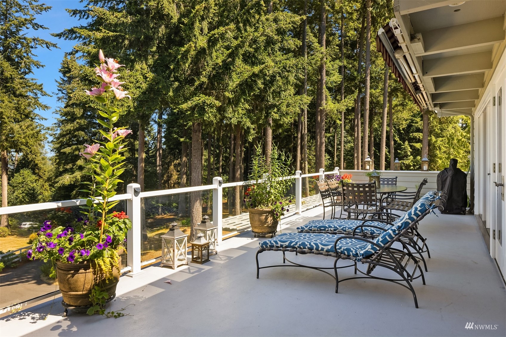7382 View Park Road Southeast Port Orchard, WA 98367 - Photo 16 of 40 a view of chairs and tables in the patio
