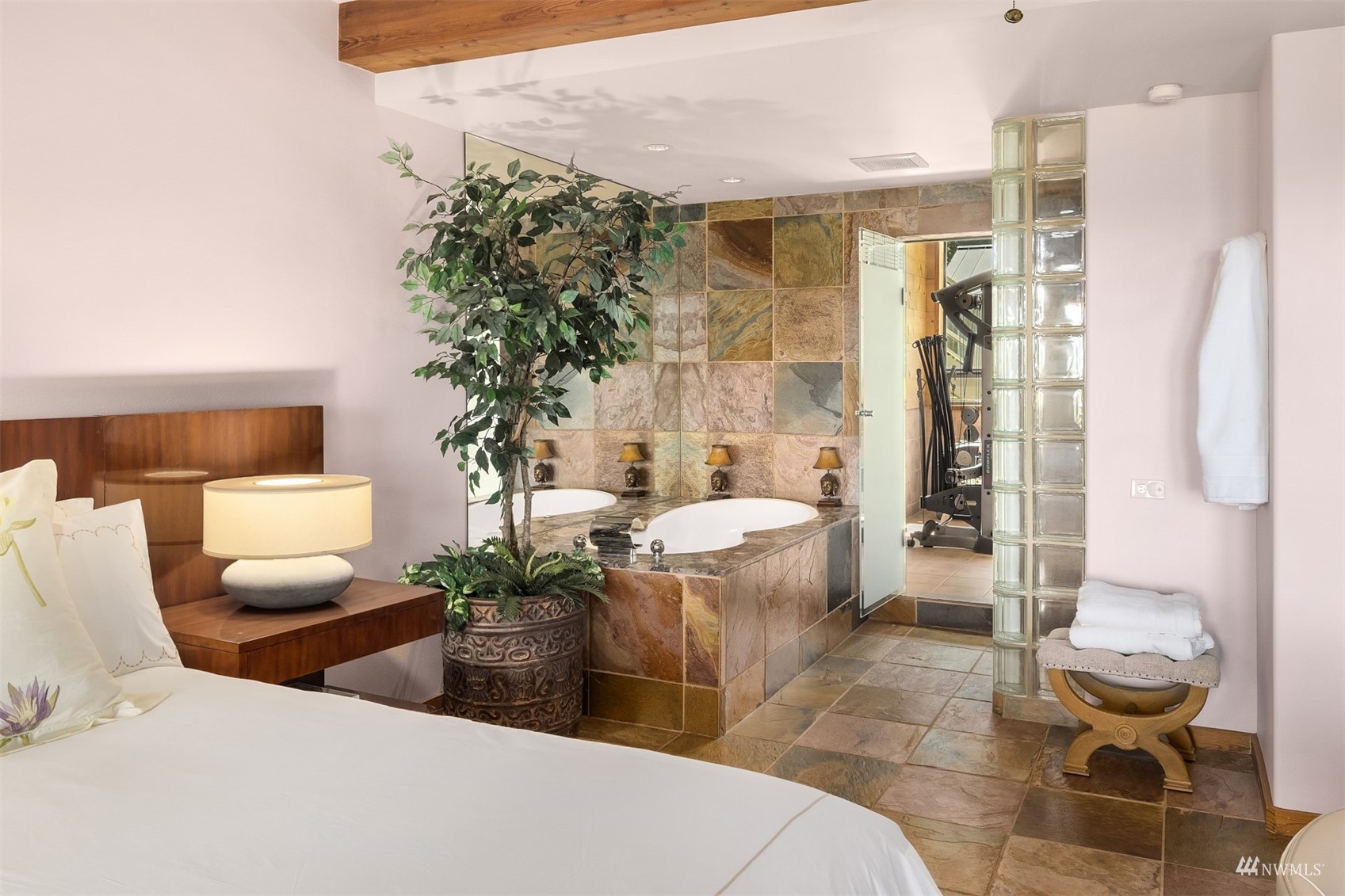 7382 View Park Road Southeast Port Orchard, WA 98367 - Photo 18 of 40 a living room with furniture a lamp and a potted plant