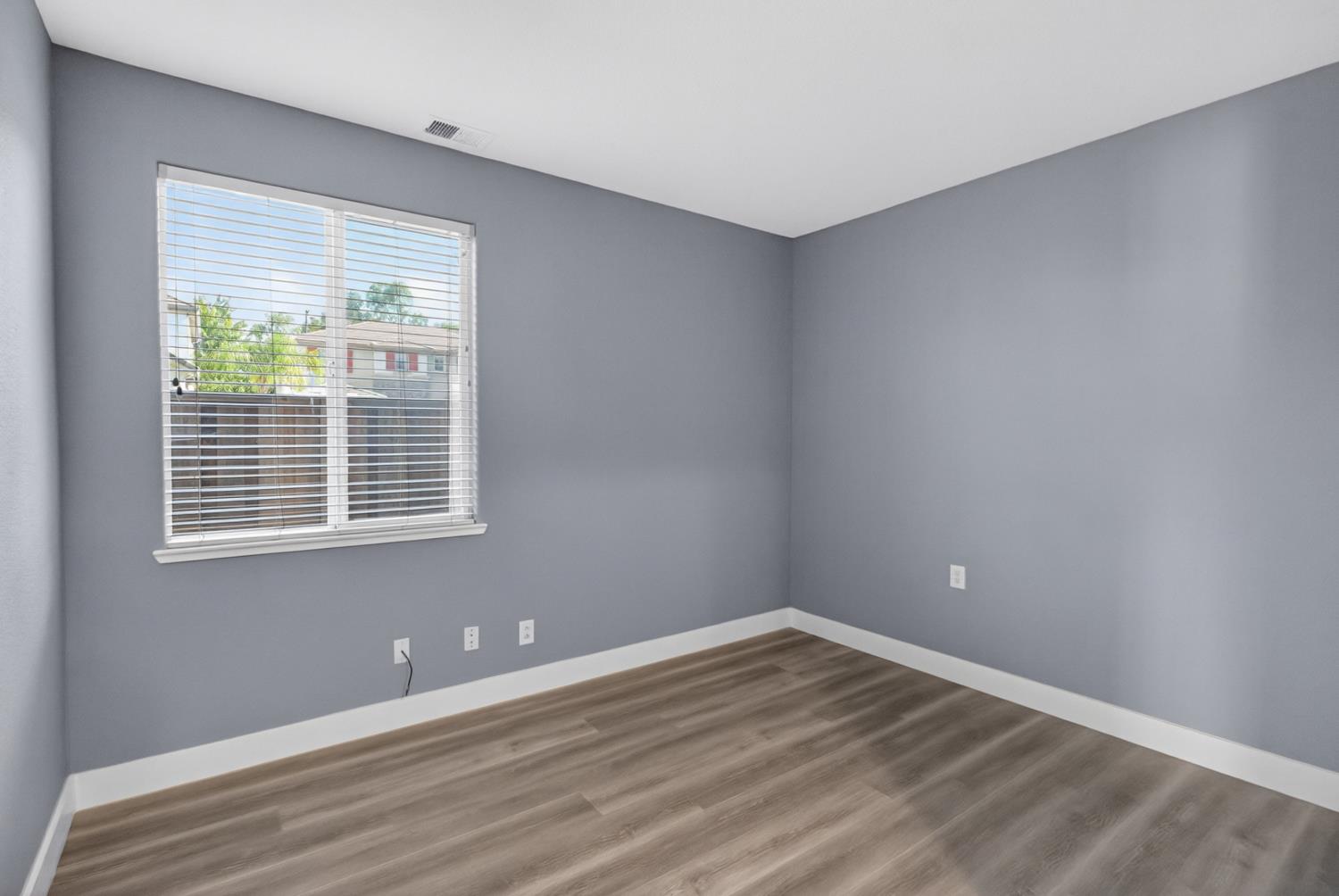 9234 Rushing Creek Way Elk Grove, CA 95624 - Photo 15 of 63