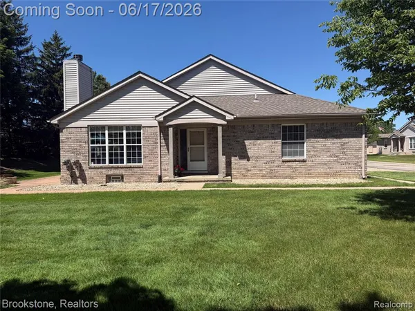 $299,900 | 41021 Glenleven Court, Clinton Township, MI 48038