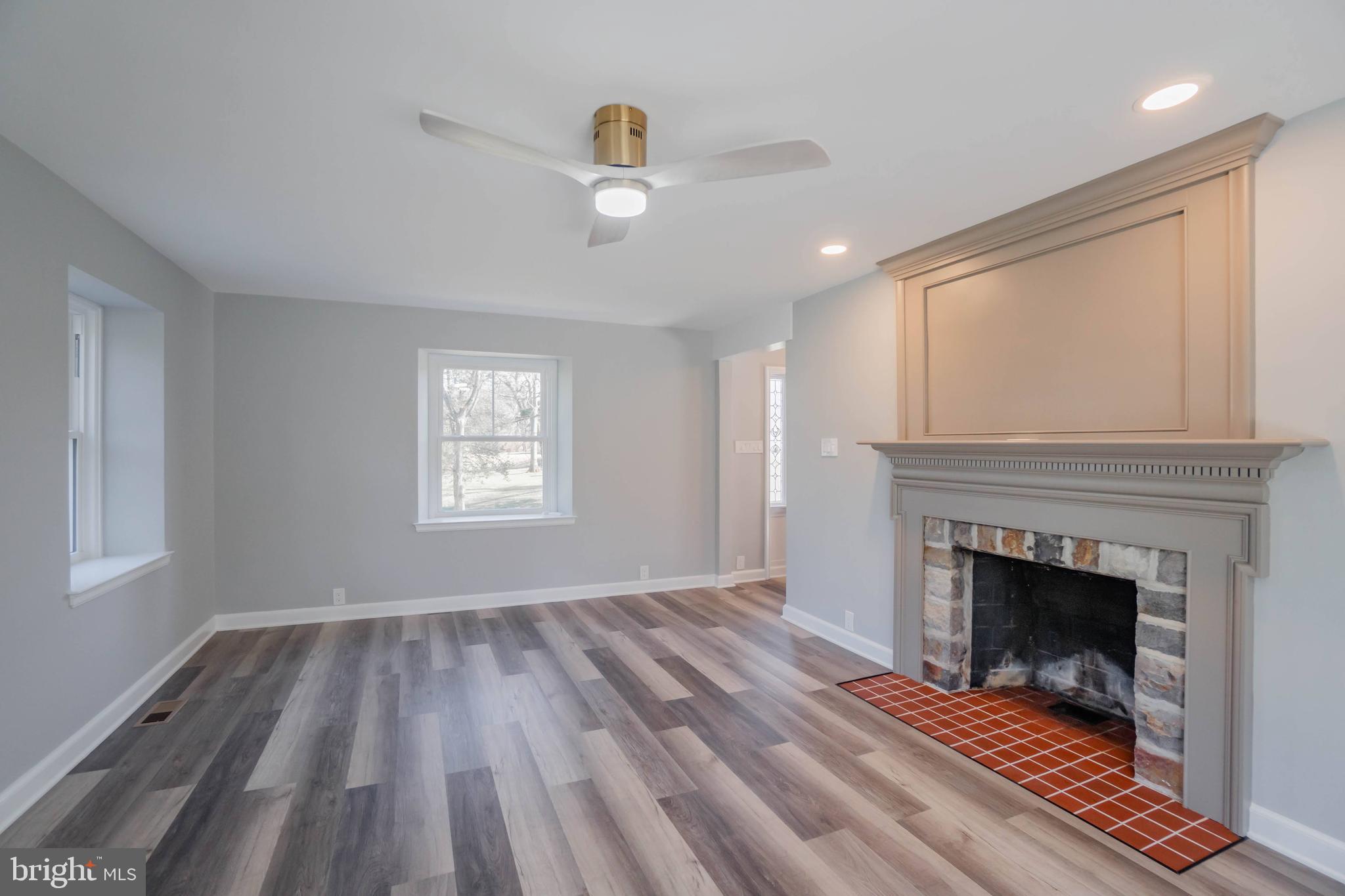 515 Rosedale Drive Pottstown, PA 19464 - Photo 13 of 52 living room