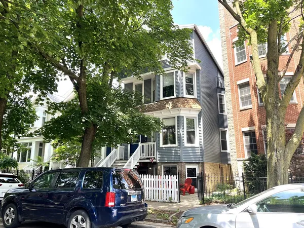 $3,600 | 1416 West Wolfram Street, Unit G, Chicago, IL 60657