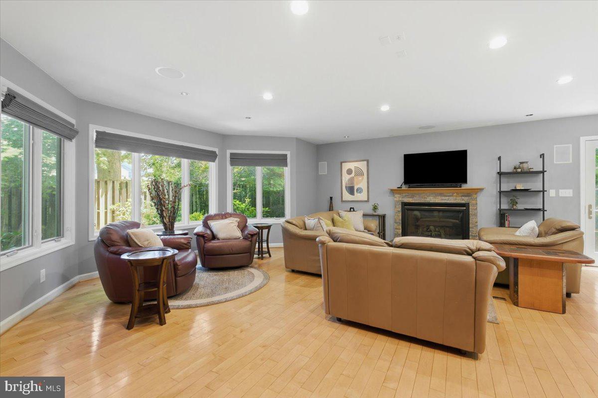 5803 Hall Street Burke, VA 22015 - Photo 14 of 77