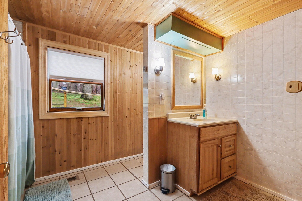 12015 Oakridge Road Plainwell, MI 49080 - Photo 15 of 39