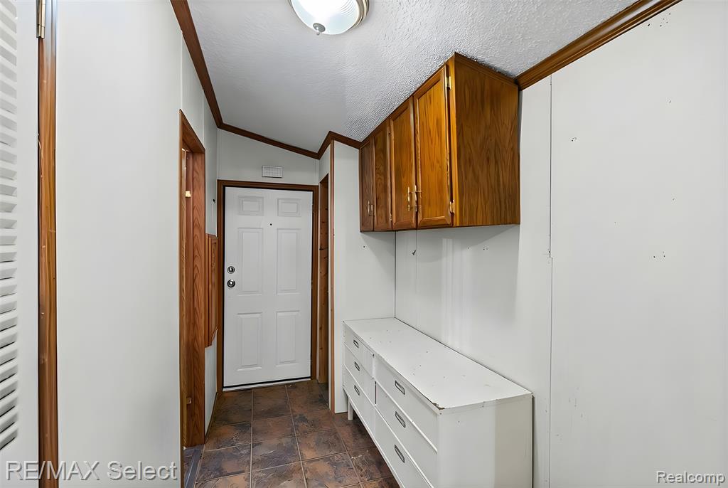 11061 Main Road Fenton, MI 48430 - Photo 15 of 27
