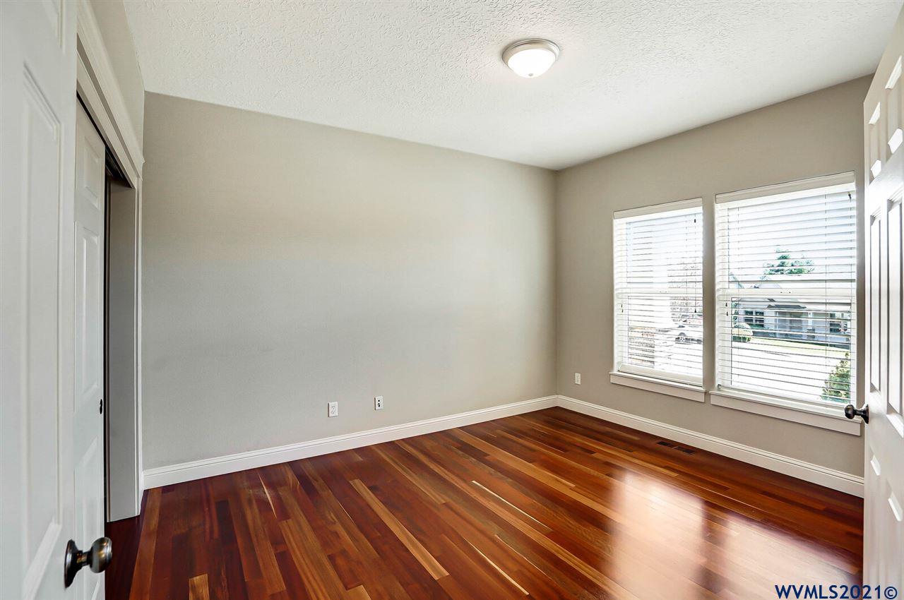 294 Northwest Reed Lane Dallas, OR 97338 - Photo 13 of 39 Gallery Image 13