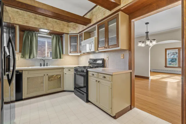 $285,000 | 1518 Torrison Drive, Manitowoc, WI 54220