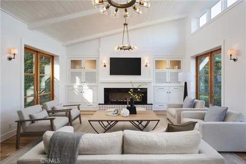 $6,400,000 | 2217 Laurel Place, Newport Beach, CA 92663