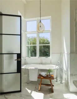 $6,400,000 | 2217 Laurel Place, Newport Beach, CA 92663