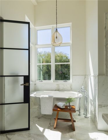 $6,400,000 | 2217 Laurel Place, Newport Beach, CA 92663