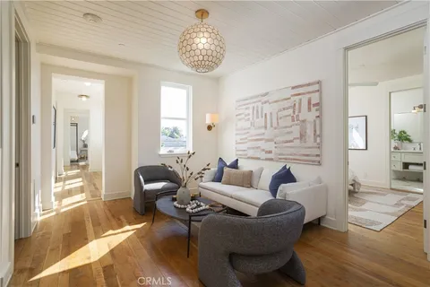 $6,400,000 | 2217 Laurel Place, Newport Beach, CA 92663