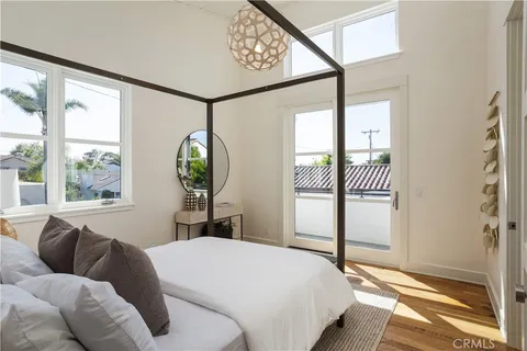 $6,400,000 | 2217 Laurel Place, Newport Beach, CA 92663