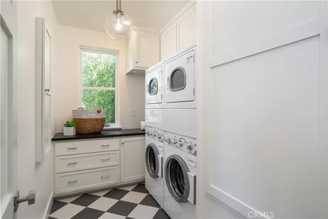 $6,400,000 | 2217 Laurel Place, Newport Beach, CA 92663