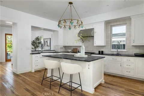 $6,400,000 | 2217 Laurel Place, Newport Beach, CA 92663