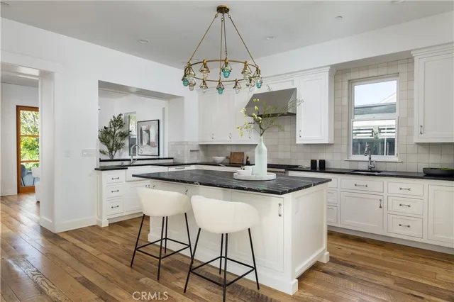 $6,400,000 | 2217 Laurel Place, Newport Beach, CA 92663