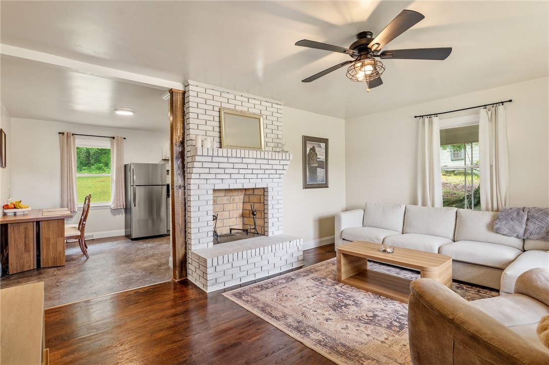 203 East 2nd Avenue Easley, SC 29640 - Photo 5 of 29