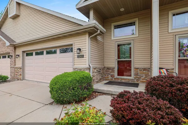 $399,900 | 1243 Prairie Falcon Trail, Green Bay, WI 54313
