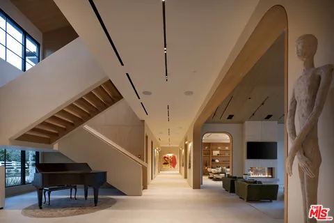 $19,950,000 | 5544 Hoback Glen Road, Hidden Hills, CA 91302