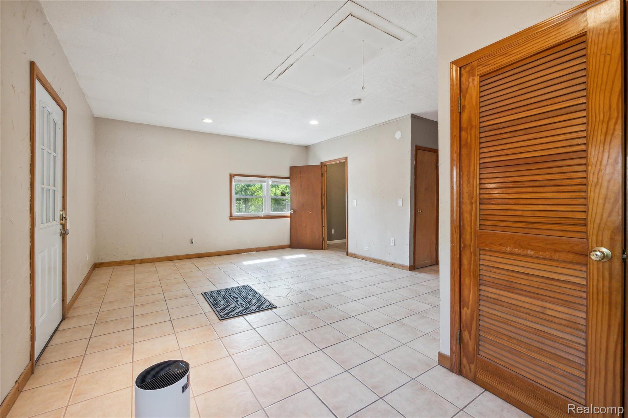 956 Hemingway Road Lake Orion, MI 48362 - Photo 52 of 70 Gallery Image 52
