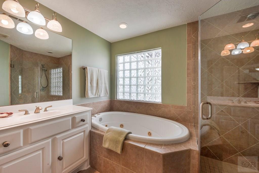 131 Isles End Road Tiki Island, TX 77554 - Photo 23 of 48 a bathroom with a tub sink and mirror