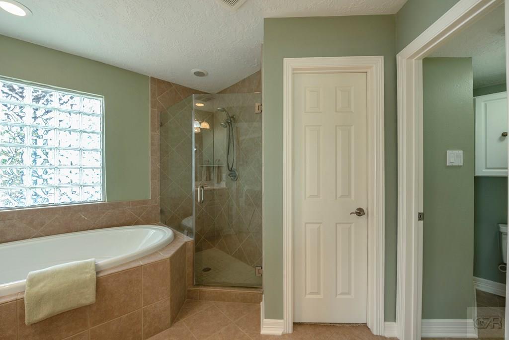 131 Isles End Road Tiki Island, TX 77554 - Photo 24 of 48 a bathroom with a tub shower and sink