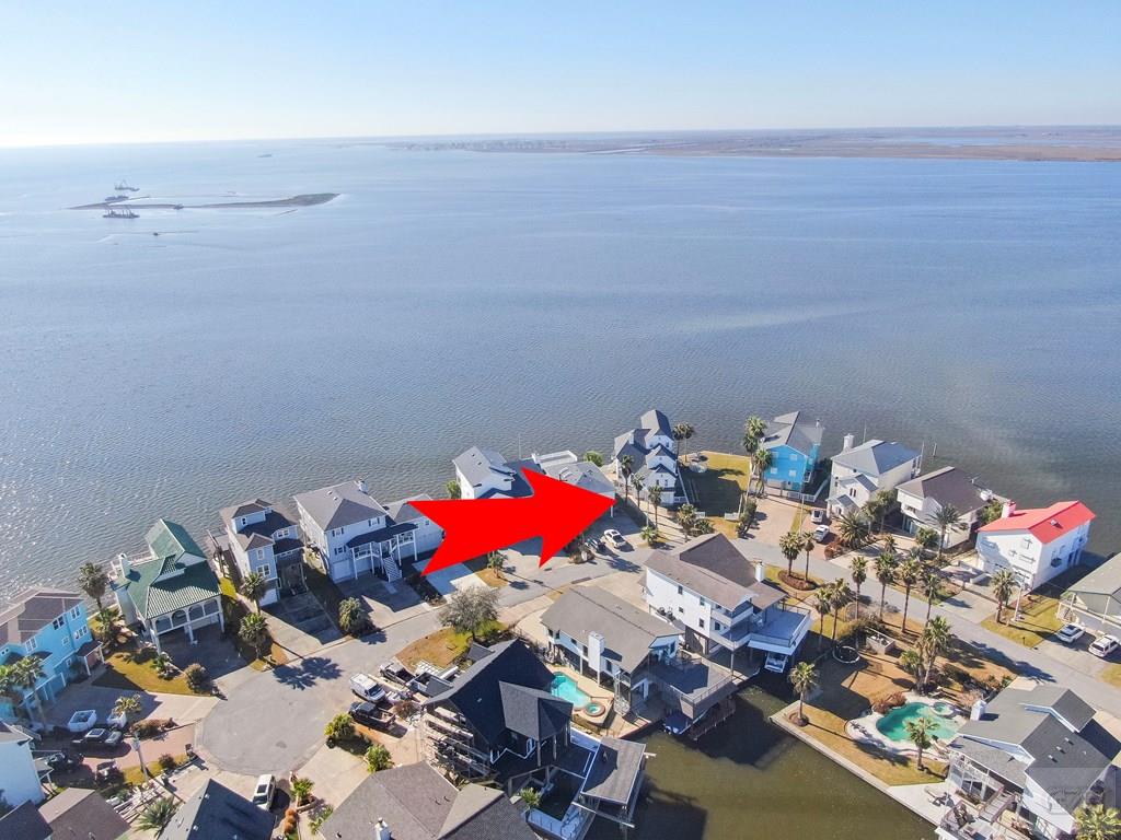 131 Isles End Road Tiki Island, TX 77554 - Photo 6 of 48 view of a room with toys and flowers