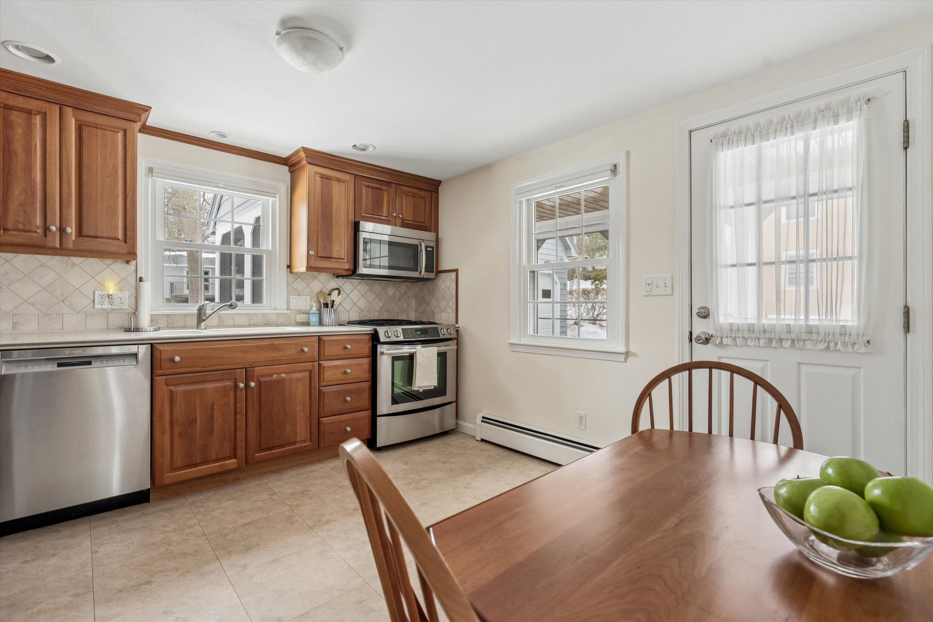 4 Nightingale Road Nashua, NH 03062 - Photo 13 of 37 Gallery Image 13