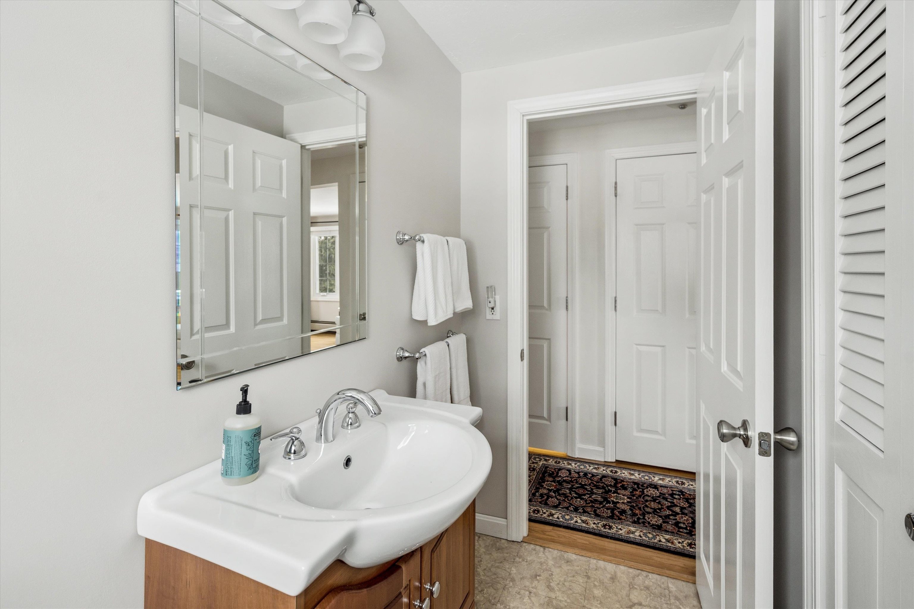 4 Nightingale Road Nashua, NH 03062 - Photo 7 of 37 Gallery Image 7
