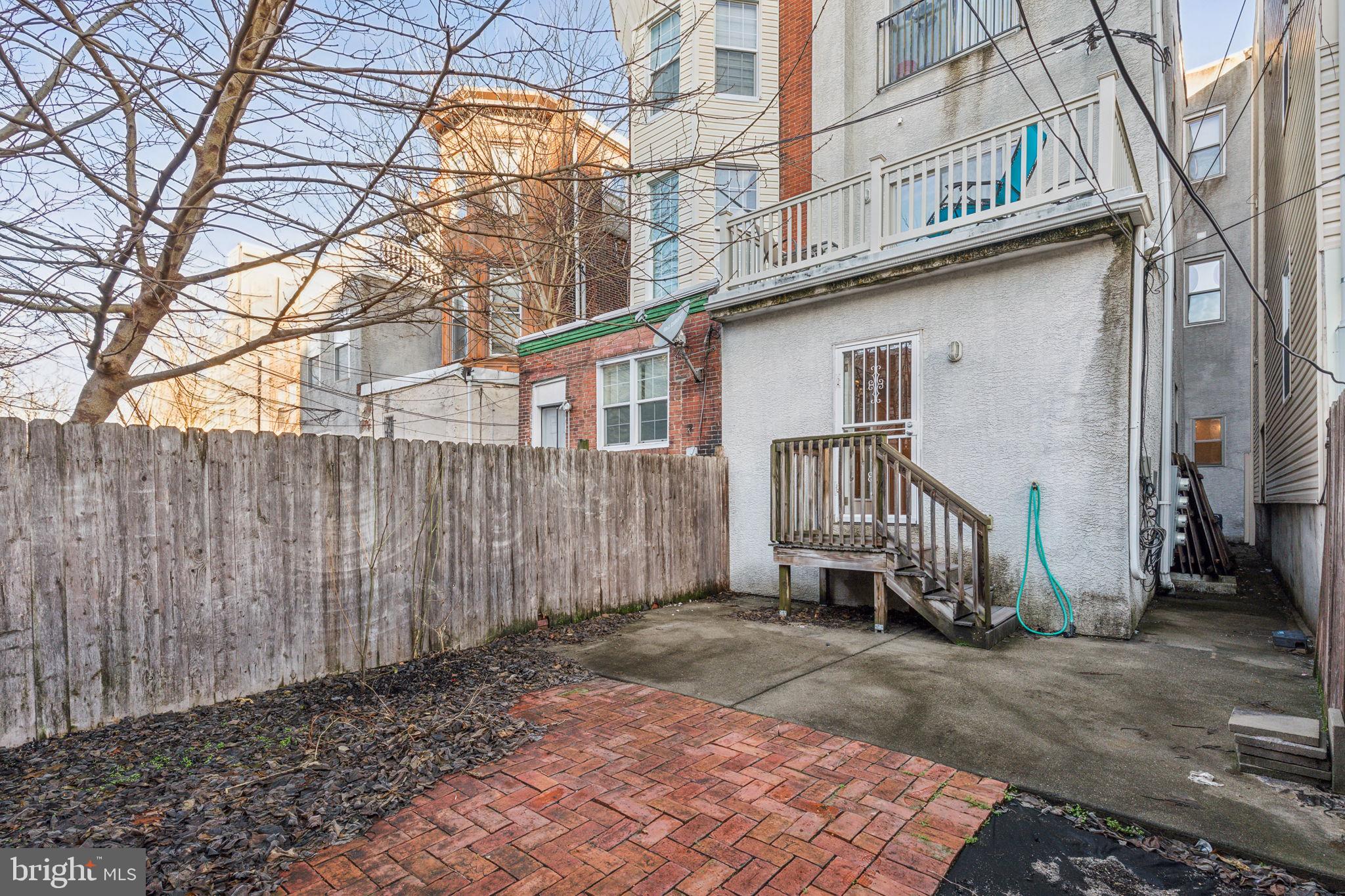 1418 Christian Street, Unit 1 Philadelphia, PA 19146 - Photo 16 of 28 a backyard of a house