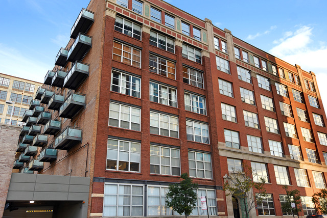 333 South Desplaines Street, Unit 704 Chicago, IL 60661 - Photo 1 of 21 a front view of a building