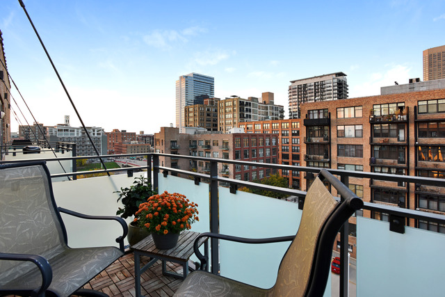 333 South Desplaines Street, Unit 704 Chicago, IL 60661 - Photo 19 of 21 a view of a balcony with chairs