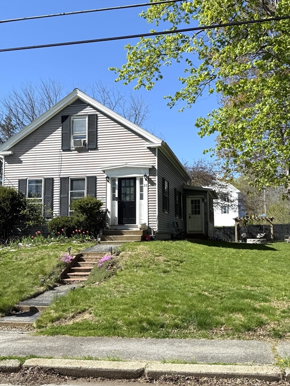 22 Spring Street North Brookfield, MA 01535 - Photo 2 of 24