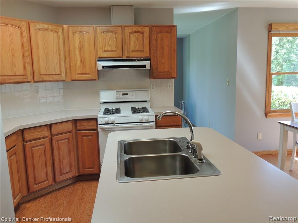 305 East Rattalee Lake Road Holly, MI 48442 - Photo 10 of 38 DSCN2680.JPG
