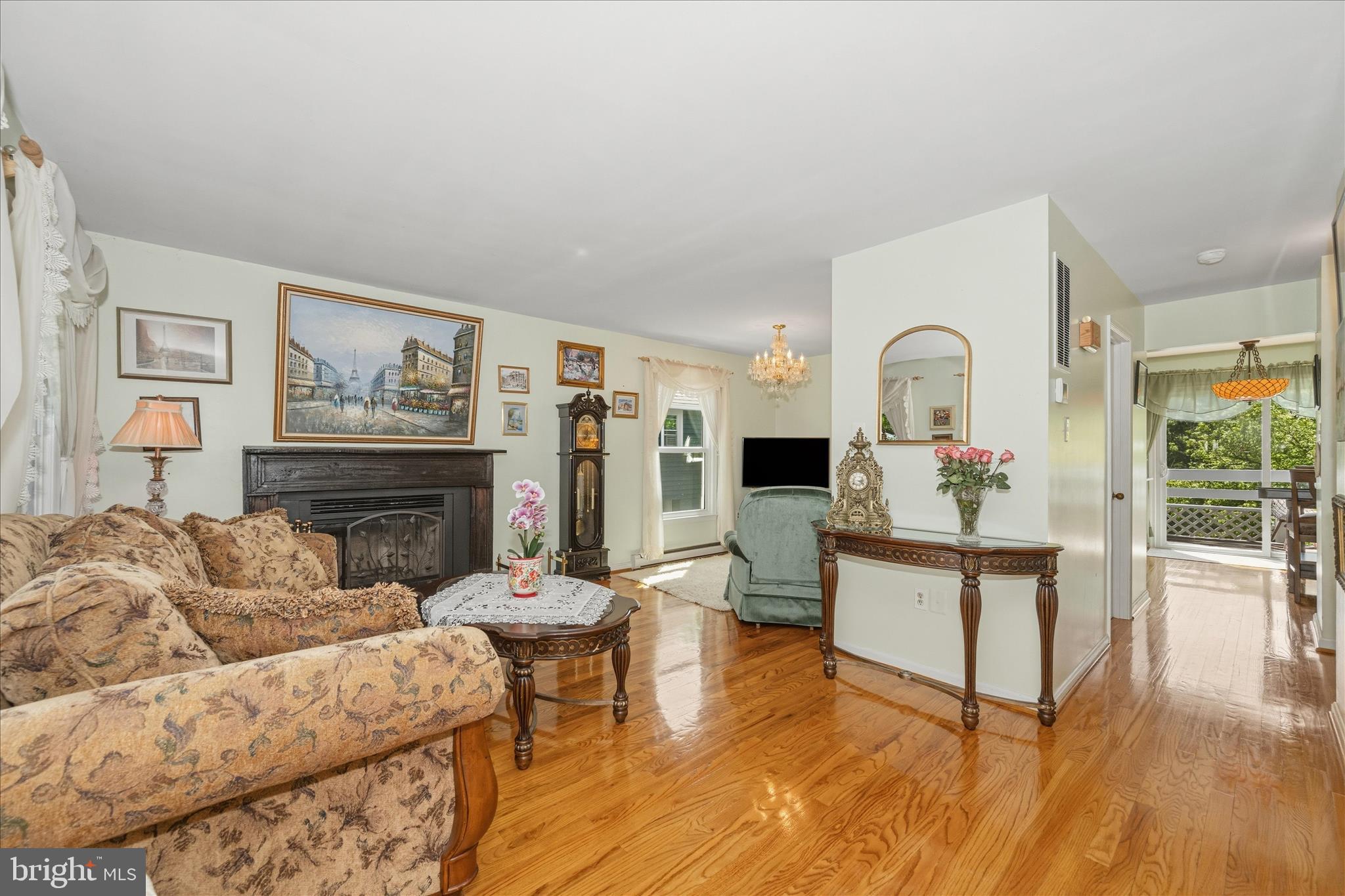 6594 Hemlock Point Road New Market, MD 21774 - Photo 24 of 98 Living Room