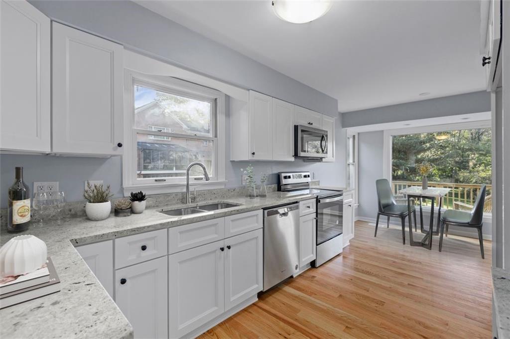 241 Sweet Gum Road Pittsburgh, PA 15238 - Photo 4 of 9