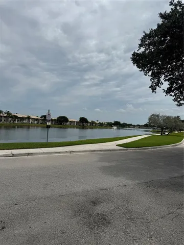 $199,999 | 5580 Lakeside Drive, Unit 205, Margate, FL 33063