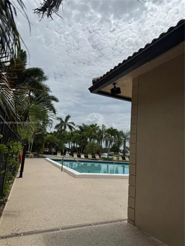 $199,999 | 5580 Lakeside Drive, Unit 205, Margate, FL 33063