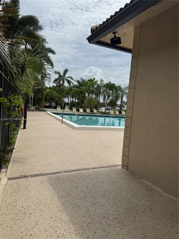 $199,999 | 5580 Lakeside Drive, Unit 205, Margate, FL 33063
