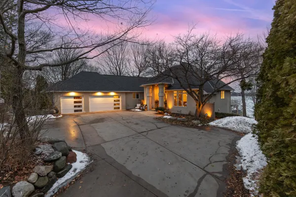 $2,730,000 | 21150 Excelsior Boulevard, Excelsior, MN 55331