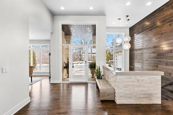$2,730,000 | 21150 Excelsior Boulevard, Excelsior, MN 55331