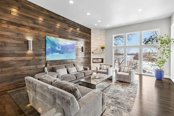 $2,730,000 | 21150 Excelsior Boulevard, Excelsior, MN 55331