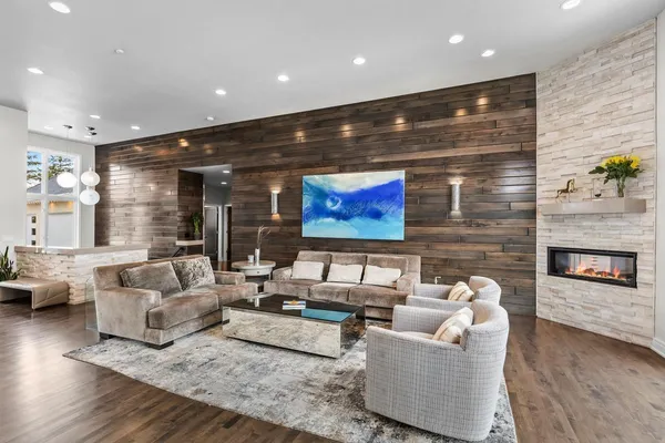 $2,730,000 | 21150 Excelsior Boulevard, Excelsior, MN 55331